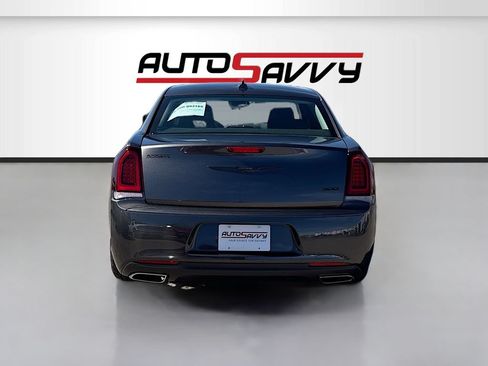Used 2023 Chrysler 300 Touring w/ Sport Appearance Package RWD image 6