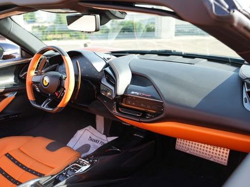 Used 2023 Ferrari SF90 Spider image 30