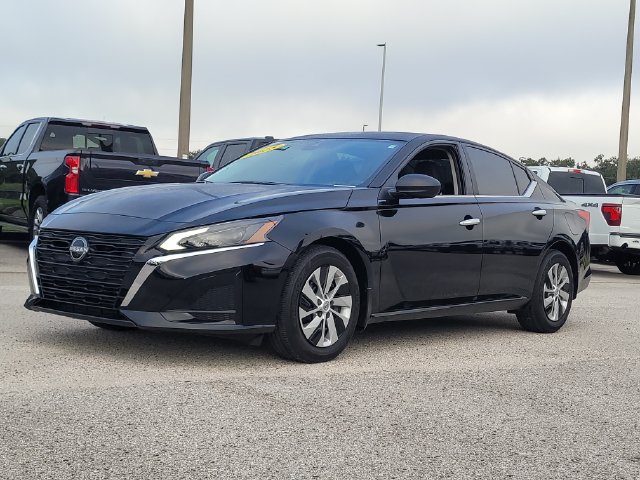 Used 2025 Nissan Altima 2.5 S FWD image 32