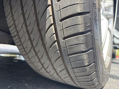 Used 2015 Tesla Model S 70 RWD image 18