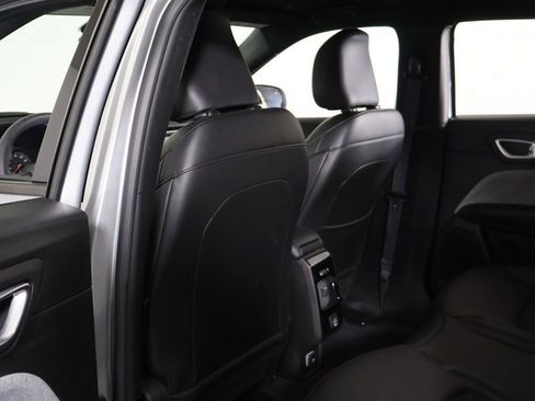 Used 2025 Jeep Compass Latitude image 24