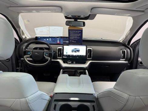 Used 2025 Ford Expedition Max Platinum w/ Driver's Package AWD/4WD image 33