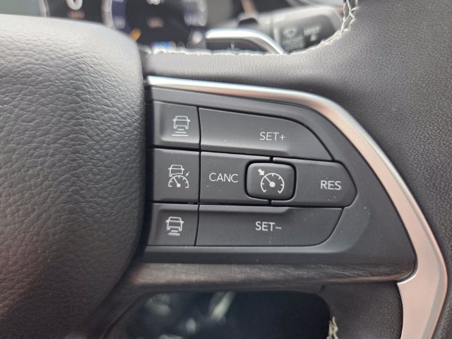 Used 2025 Jeep Grand Cherokee L Limited w/ Luxury Tech Group II AWD/4WD image 29