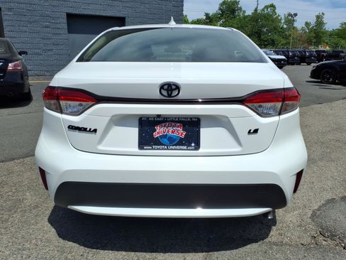 Used 2021 Toyota Corolla LE FWD image 5