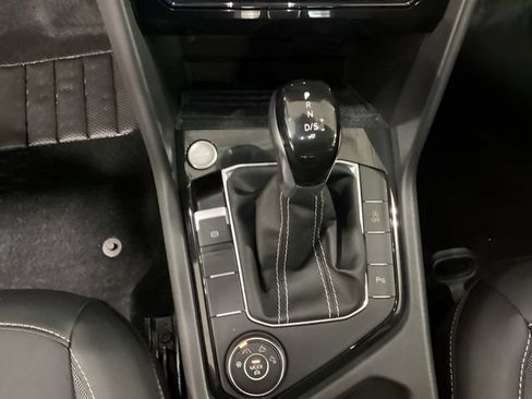 Certified 2025 Volkswagen Taos SE AWD/4WD image 17