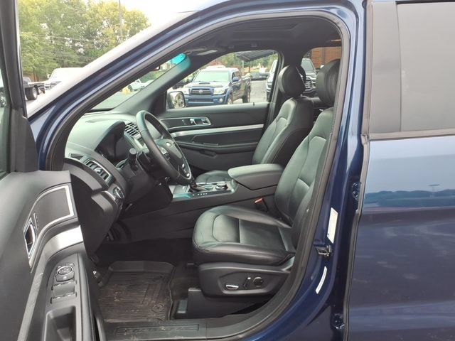 Used 2017 Ford Explorer XLT w/ Equipment Group 202A AWD/4WD image 4