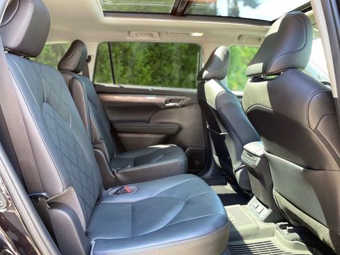 Used 2020 Toyota Highlander Platinum AWD/4WD image 20