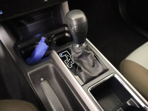 Used 2017 Toyota Tacoma SR5 w/ Tow Package image 7