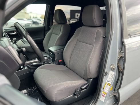 Used 2019 Toyota Tacoma TRD Sport image 19