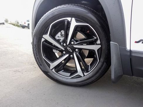 Used 2023 Chevrolet TrailBlazer RS w/ Sun and Liftgate Package image 10