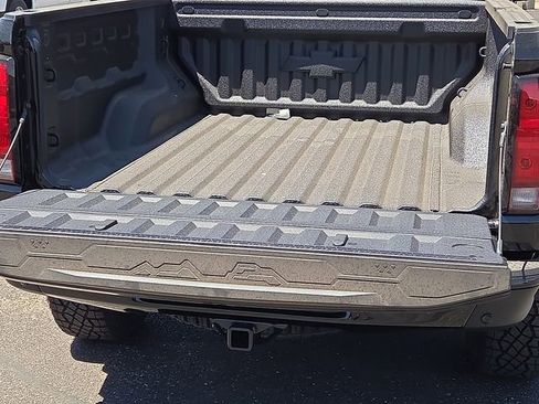 New 2026 Chevrolet Colorado ZR2 w/ Technology Package AWD/4WD image 7