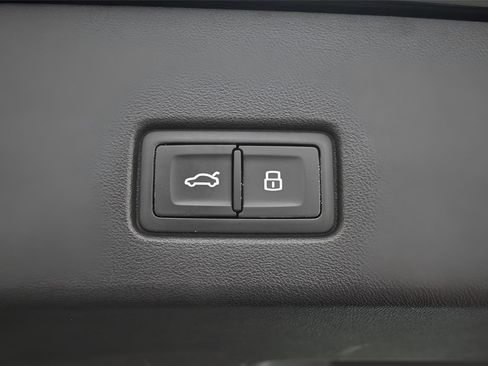 Used 2022 Audi Q4 e-tron Premium image 18