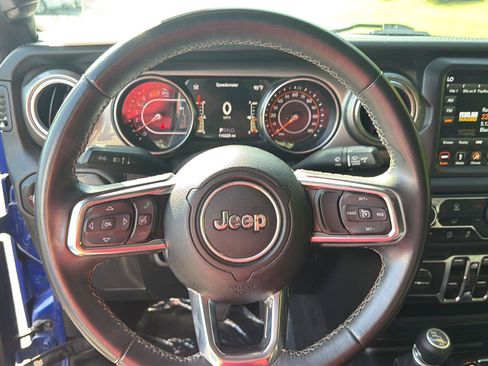 Used 2018 Jeep Wrangler Unlimited Sahara AWD/4WD image 18