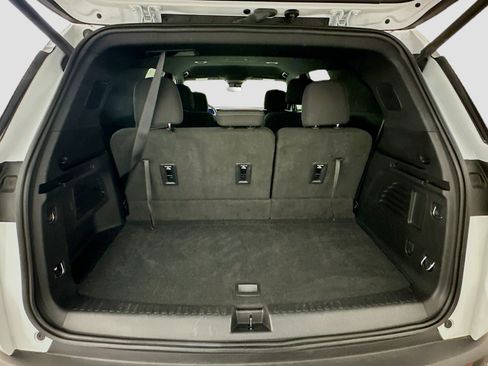 Used 2024 Chevrolet Traverse LT image 31