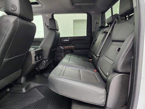 Used 2022 GMC Sierra 3500 Denali w/ Denali Ultimate Package image 9