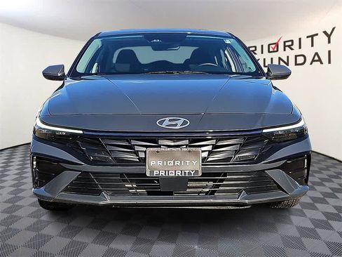 Used 2024 Hyundai Elantra SEL w/ Convenience Package image 2