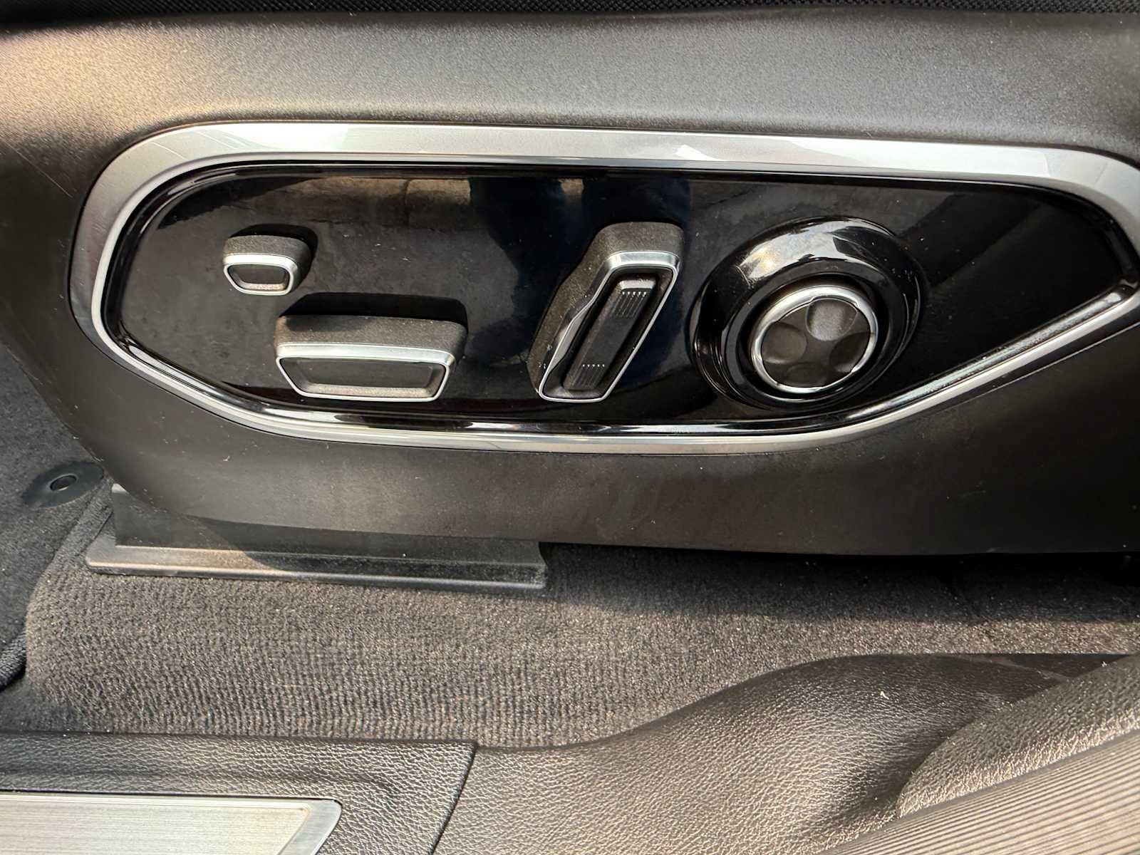 Used 2024 Jeep Grand Cherokee L Overland AWD/4WD image 17
