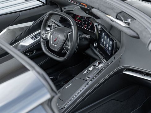 Used 2021 Chevrolet Corvette Stingray Premium Cpe w/ Z51 Performance Package RWD image 20