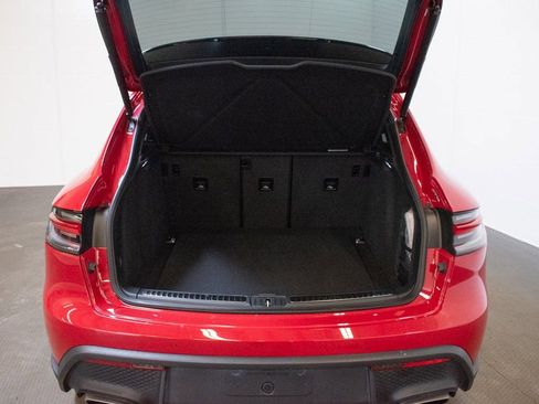 Certified 2025 Porsche Macan image 13