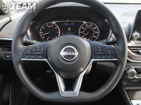 Used 2024 Nissan Altima 2.5 SV image 13