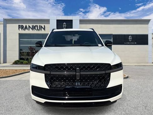 New 2027 Lincoln Navigator Reserve w/ Jet Appearance Package AWD/4WD image 2