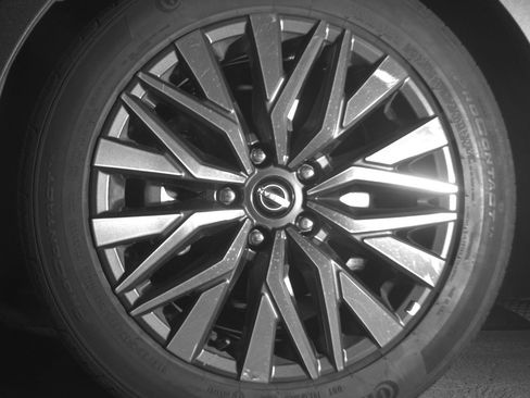Used 2025 Nissan Altima 2.5 SV FWD image 12