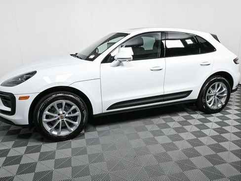 New 2025 Porsche Macan image 2