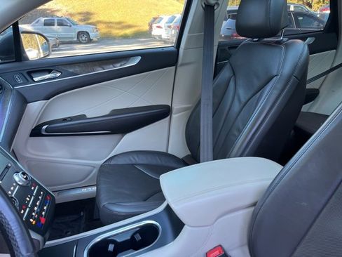 Used 2019 Lincoln MKC Reserve image 10