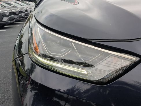 Used 2023 Toyota Highlander Limited FWD image 12
