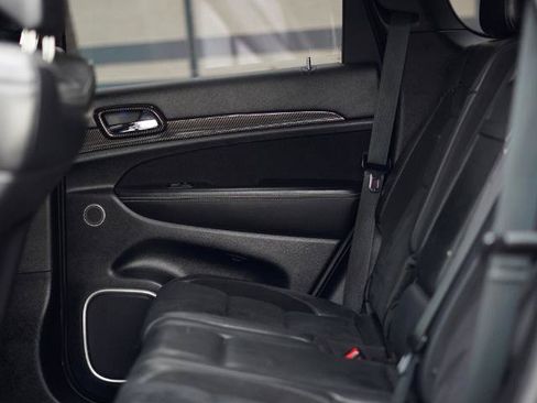 Used 2014 Jeep Grand Cherokee SRT8 w/ Luxury Group II AWD/4WD image 18