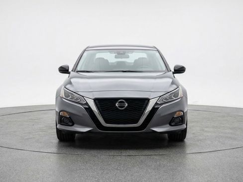 Used 2025 Nissan Altima 2.5 SV image 2