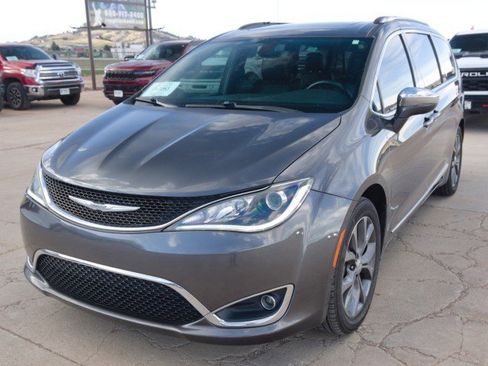 Used 2020 Chrysler Pacifica Limited FWD image 2