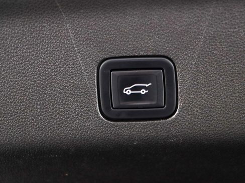 Used 2022 GMC Yukon AT4 image 35