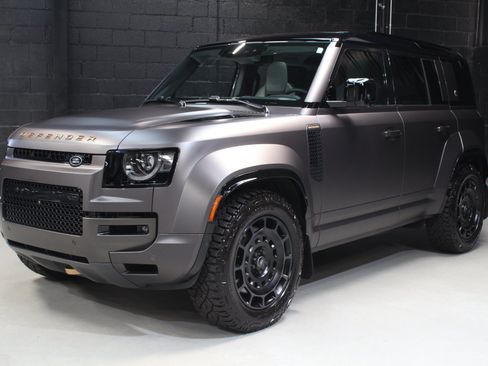 Used 2025 Land Rover Defender 110 AWD/4WD image 4
