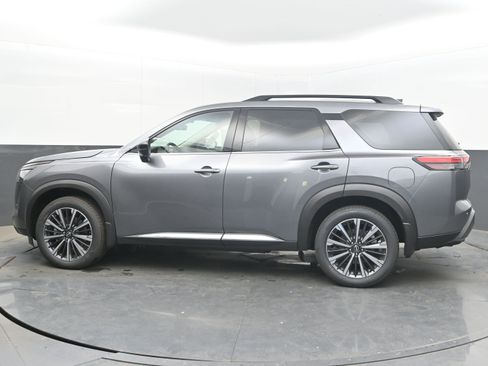 New 2026 Nissan Pathfinder Platinum FWD image 5