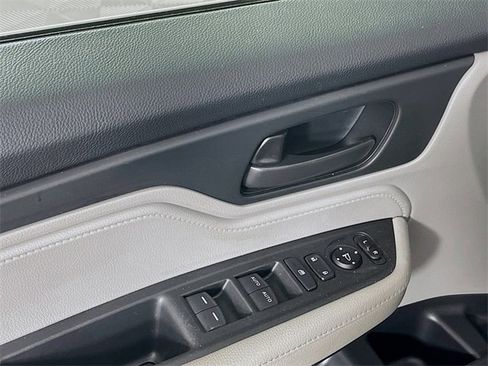 Used 2018 Honda Odyssey LX image 18