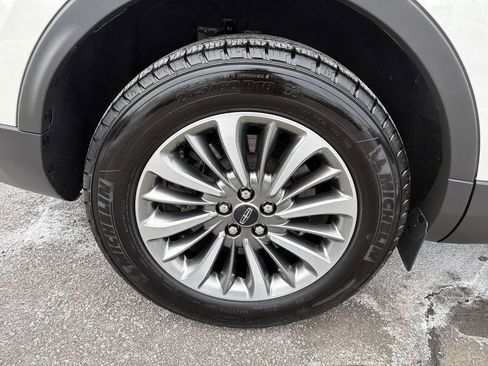 Certified 2022 Lincoln Nautilus Reserve w/ Luxury Package image 32