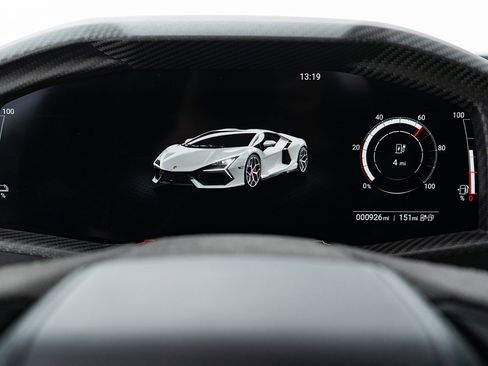 Used 2024 Lamborghini Revuelto image 20