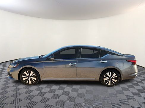 Used 2021 Nissan Altima 2.5 SV w/ SV Premium Package image 2