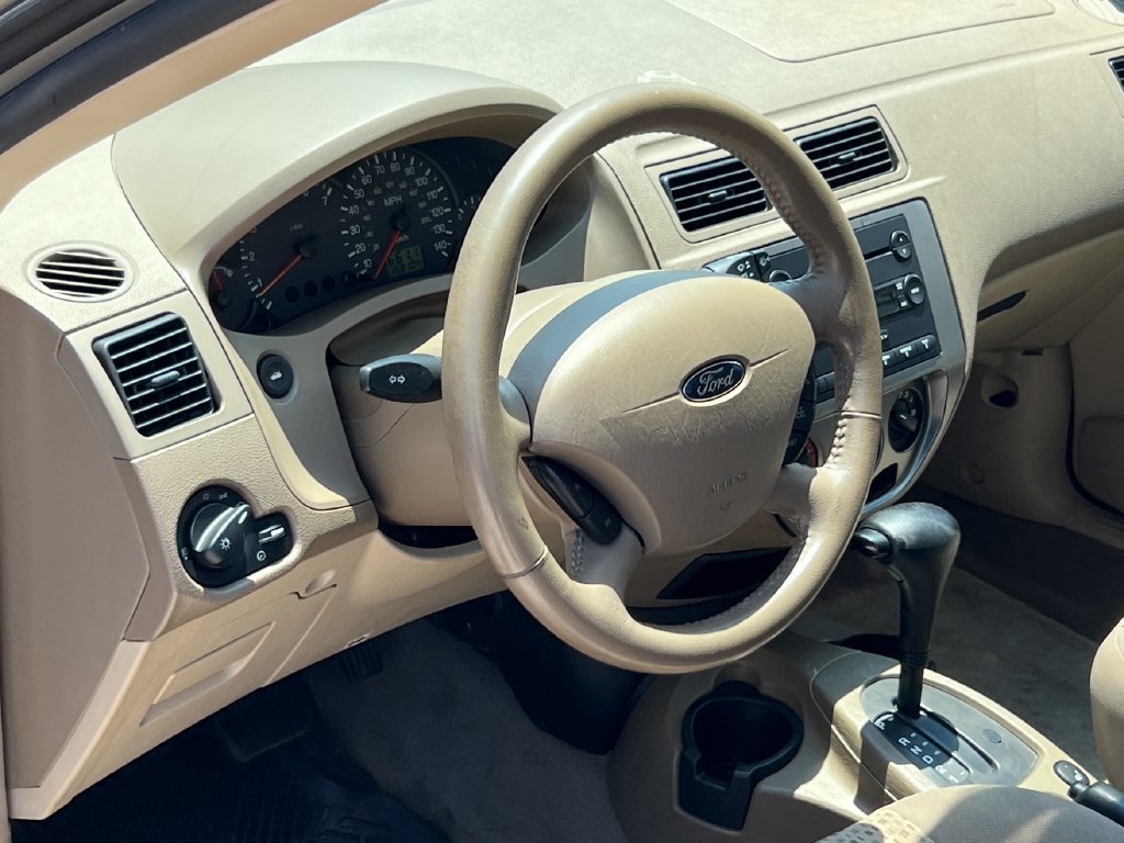 Used 2006 Ford Focus ZXW Wagon FWD image 5