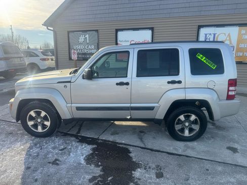 Used 2008 Jeep Liberty Sport AWD/4WD image 8