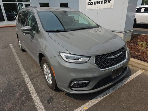 Certified 2022 Chrysler Pacifica Touring-L FWD image 1