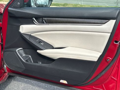 Used 2020 Honda Accord Touring image 10
