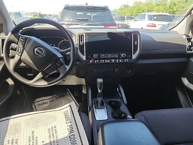 Used 2025 Nissan Frontier SV RWD image 11