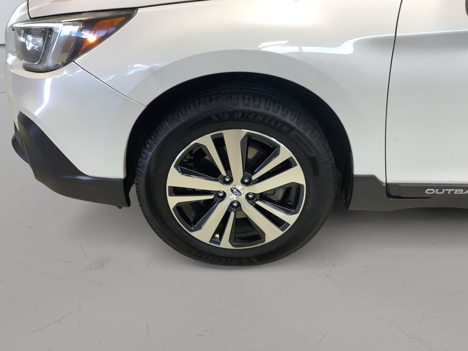Used 2019 Subaru Outback 2.5i Limited AWD/4WD image 8