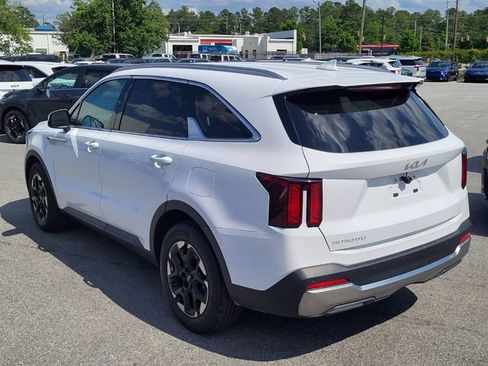 Used 2024 Kia Sorento S FWD image 4