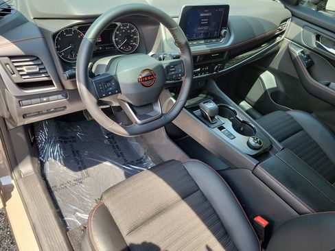 Certified 2025 Nissan Rogue SV AWD/4WD image 13