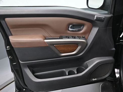 Used 2020 Nissan Titan Platinum Reserve image 11