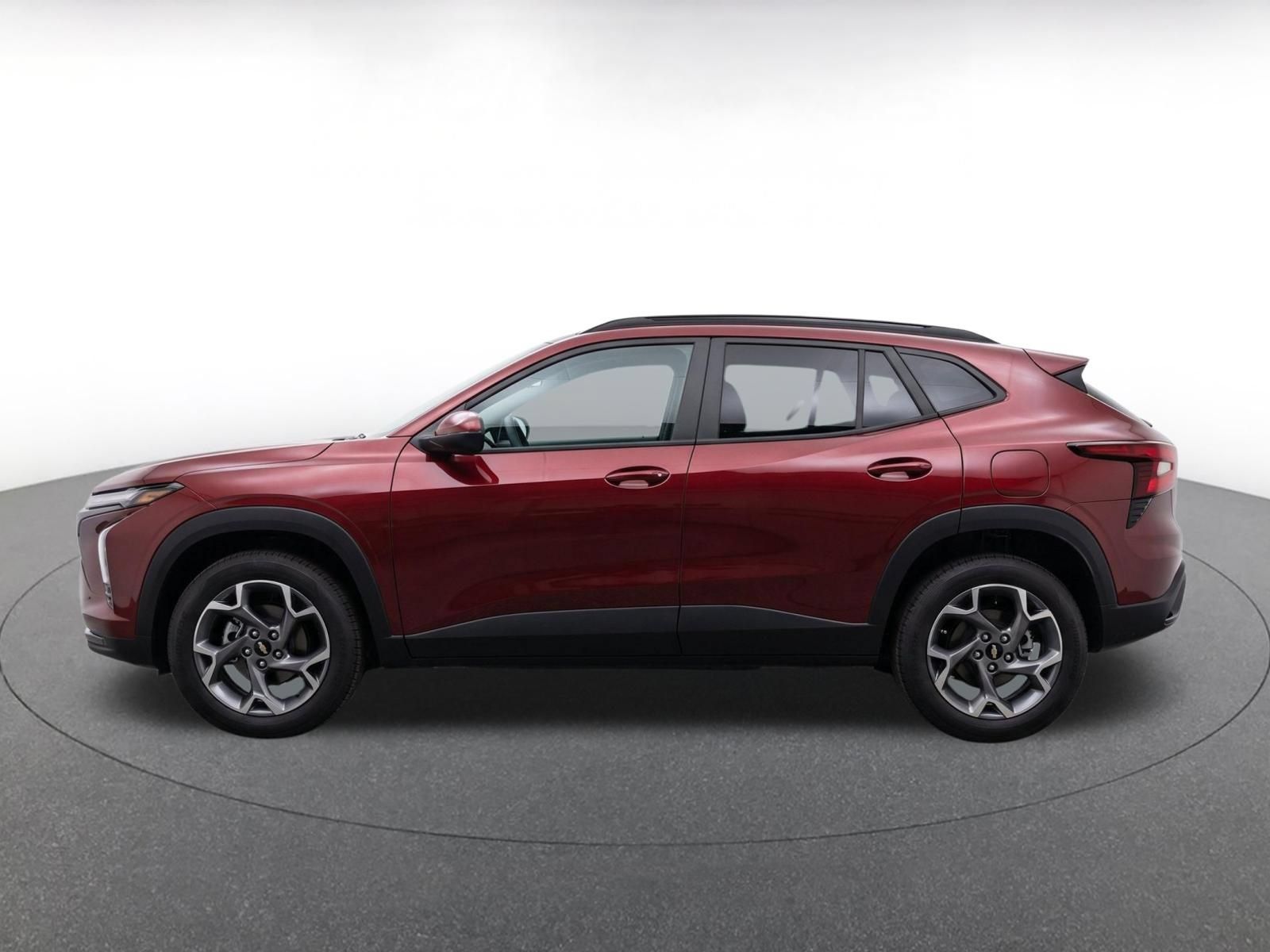 Used 2025 Chevrolet Trax LT FWD image 4