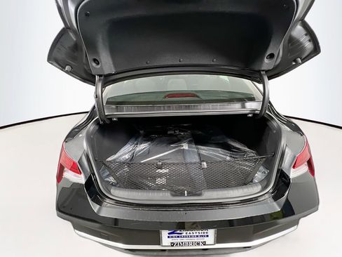 Certified 2025 Hyundai Elantra SEL image 23